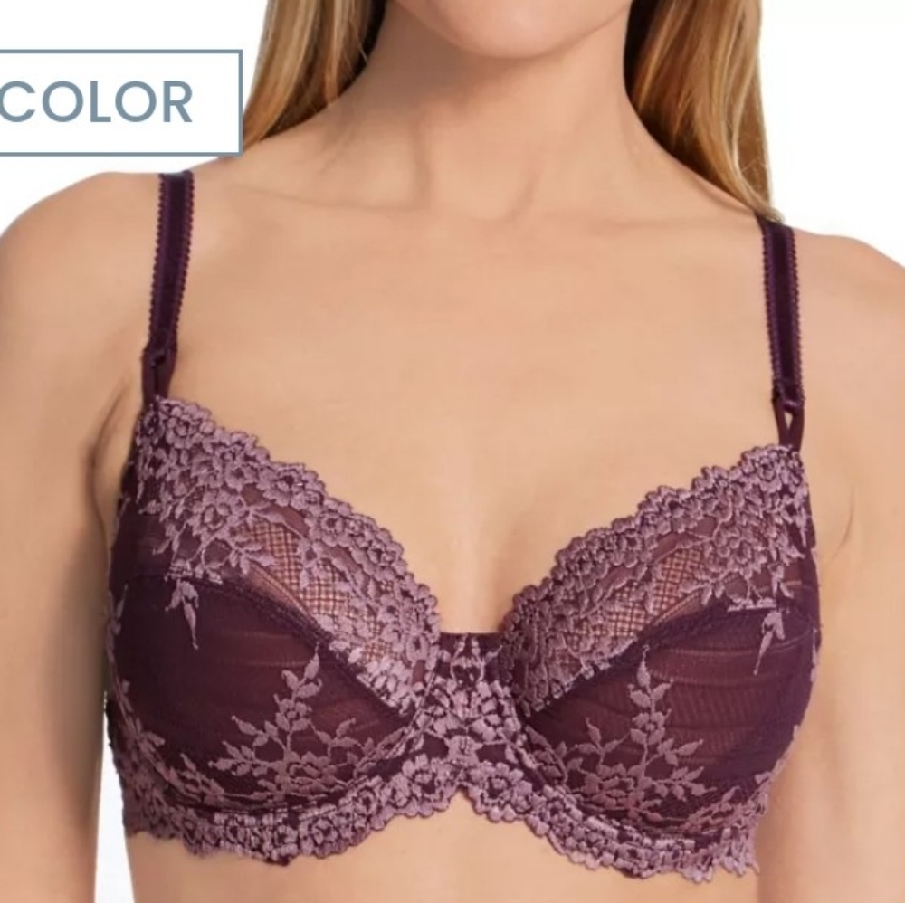 EUC Warcaol bra size 38DD is in very good condition. Beautiful purple lace.
